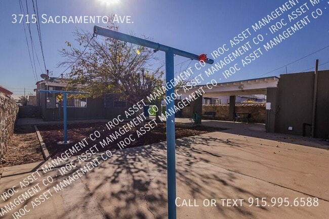 Building Photo - 3715 Sacramento Ave