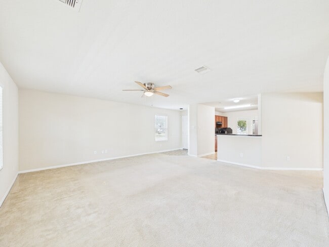 Building Photo - 3319 Apple Dale Dr