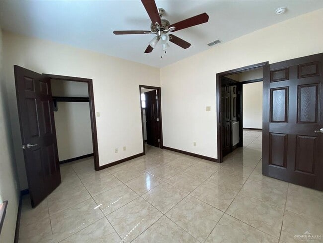 Building Photo - 31 W Daffodil Ave