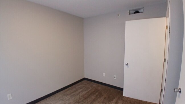 Building Photo - 60 Miller Ave SW