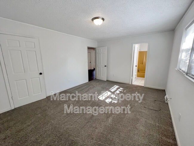 Building Photo - 104 Lora Ln