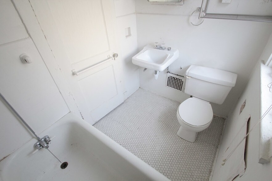 Building Photo - 316 Whitney Ave