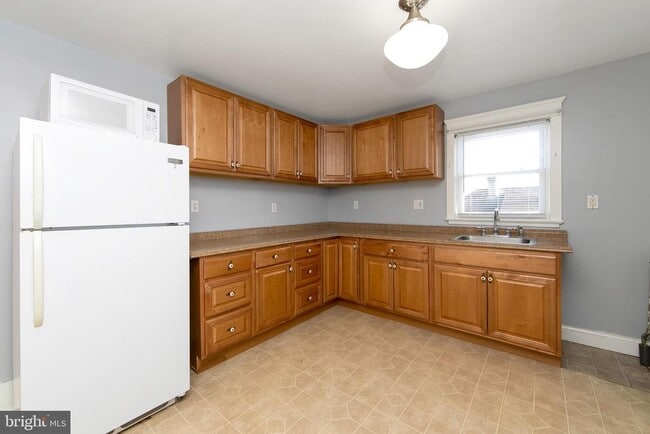 Building Photo - 11 Church St