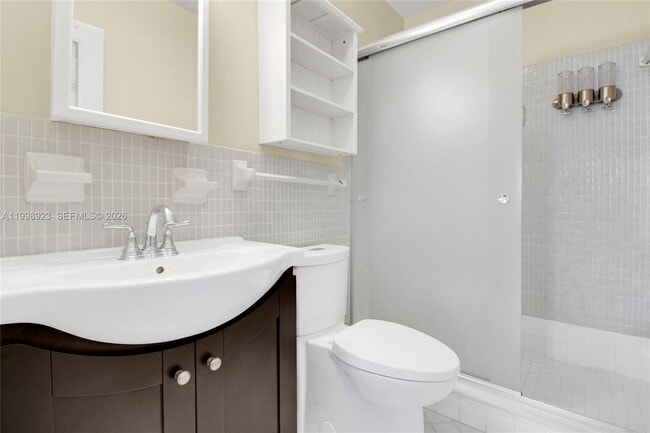 Building Photo - 2230 NE 56th Pl