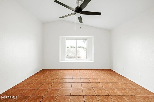 Building Photo - 1083 E Boston Ct