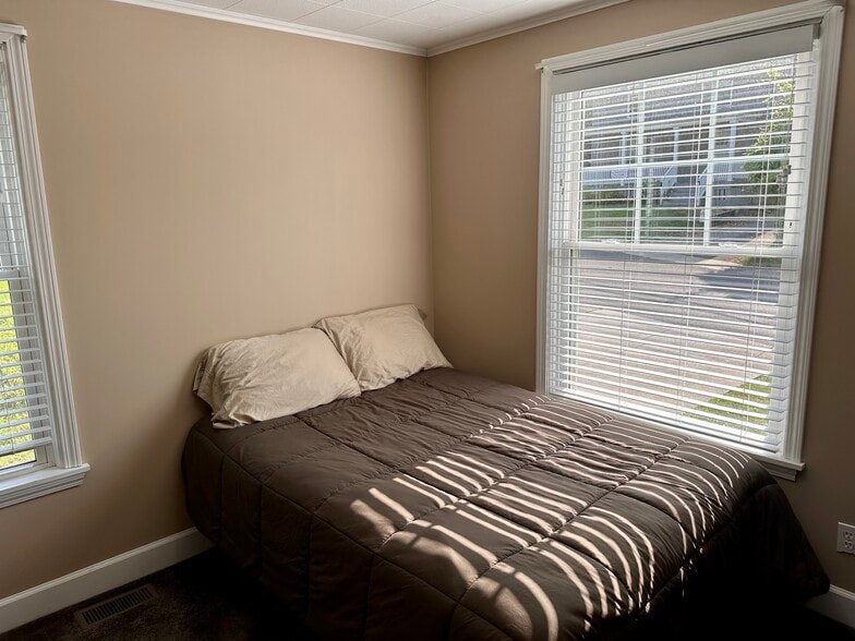 Bedroom 1 - 11 Pleasant St