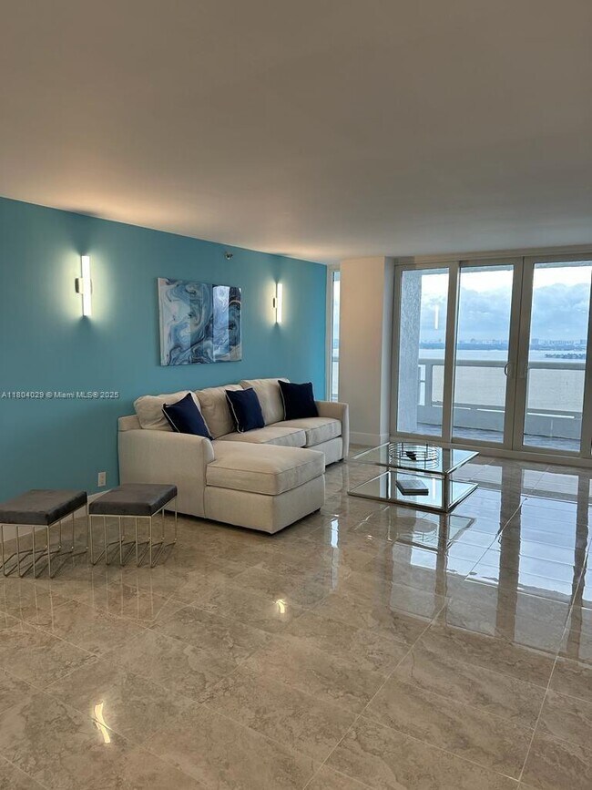 Building Photo - 1717 N Bayshore Dr