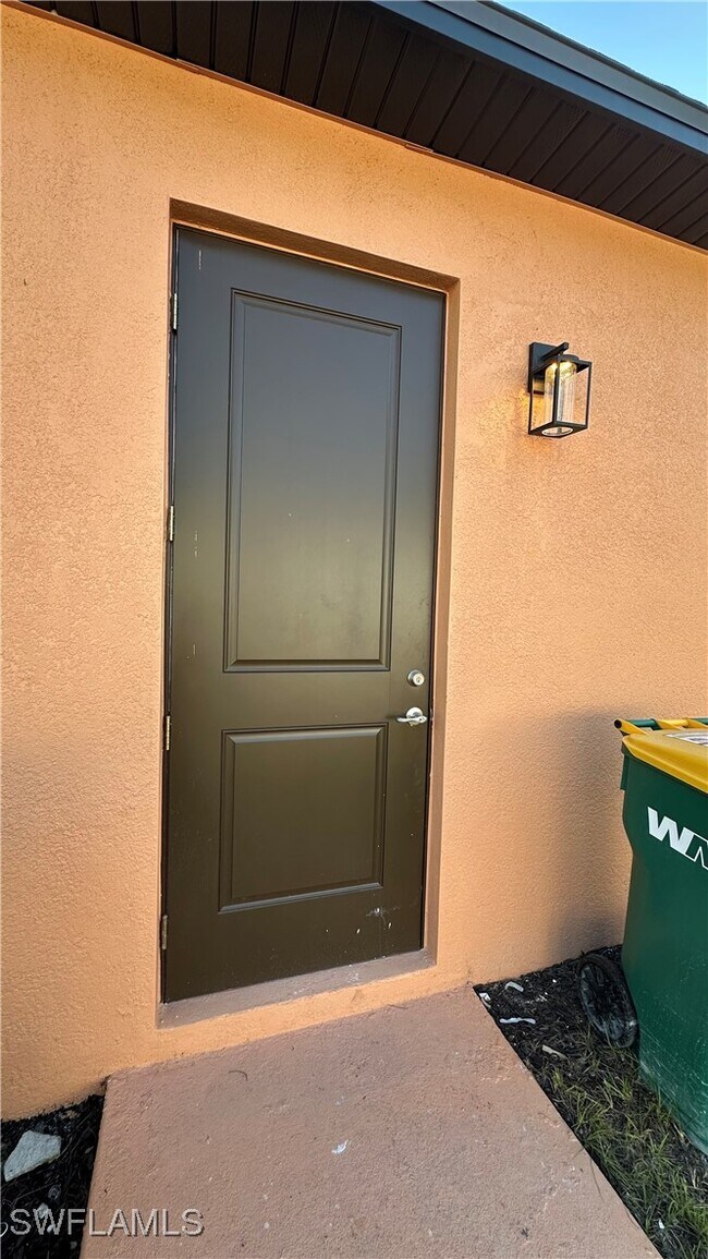 Building Photo - 2167 Della Dr