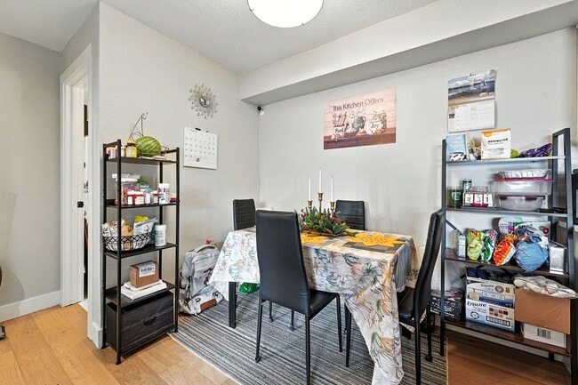 Building Photo - Beautifully Updated 1 Bed, 1 Bath Rental -...