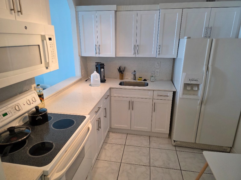 Building Photo - 100 Bayview Dr