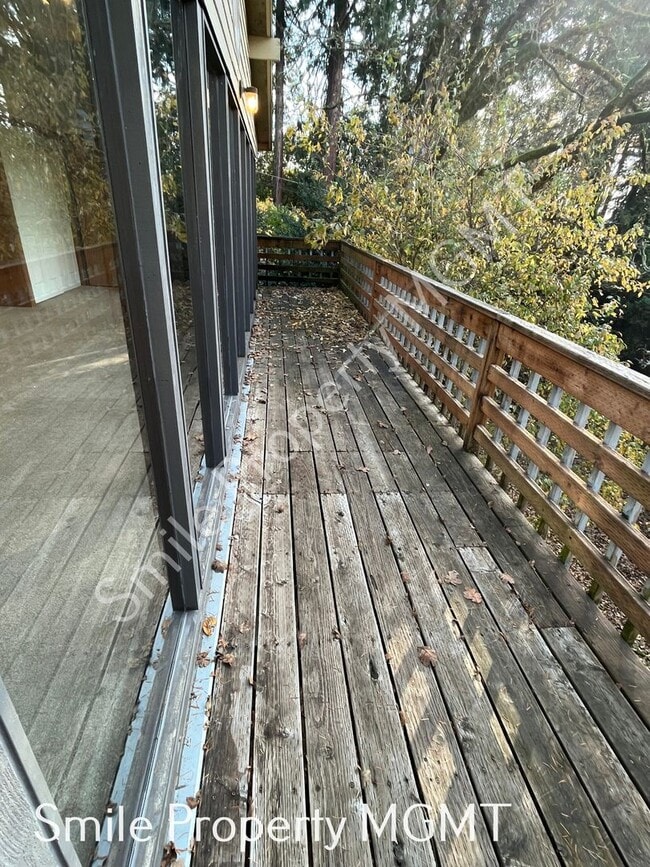 Building Photo - A charming ranch-style single-family home located in the Milwaukie area.