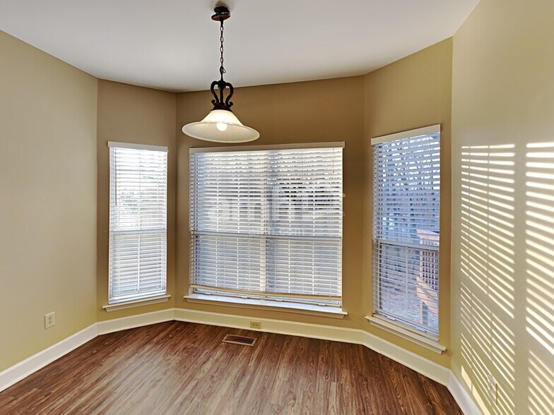 Building Photo - 1432 Brighton Cir