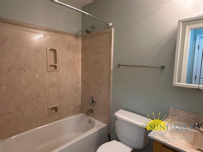 Building Photo - Spacious 2-Bedroom End Unit in Prime Navar...