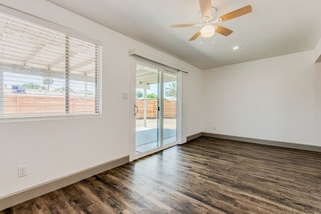 Building Photo - 1637 W Cinnabar Ave