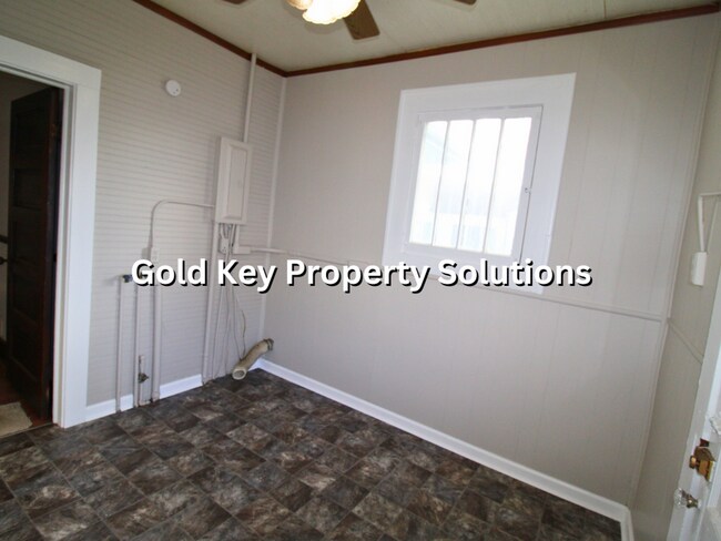 Building Photo - Huge 2 BR 1 BA with Garage and Covered Porch (NO SECTION 8)