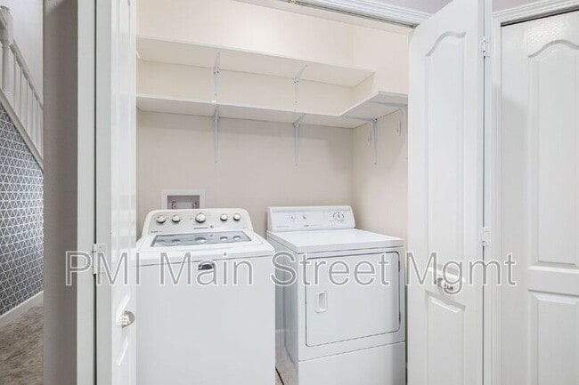 Building Photo - 689 Evening Sky Dr