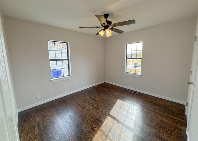 Building Photo - 203 W Dale St