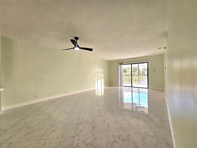 Building Photo - 2232 N Cypress Bend Dr