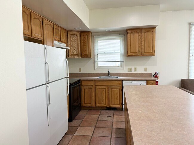 Building Photo - 1348 Wilmot Ct