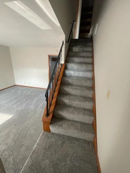 Building Photo - 327 Pershing Ave NE