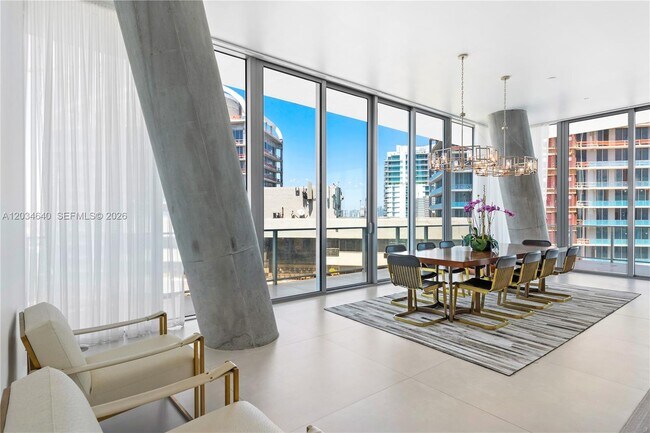 Building Photo - 2669 S Bayshore Dr