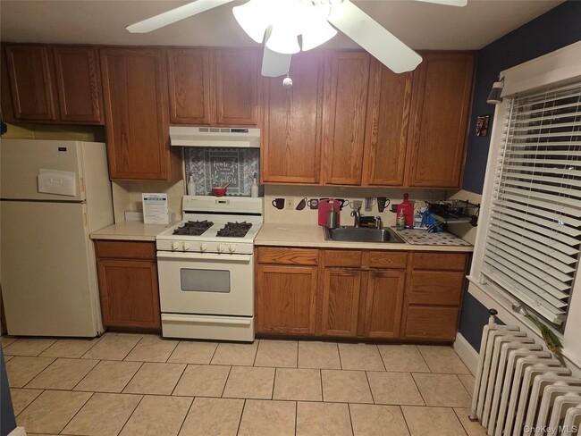 Building Photo - 121 4th St