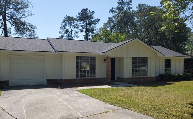 Building Photo - Newly remodeled, 3 bedroom, 2 bath home with large fenced in backyard in the heart of Rincon