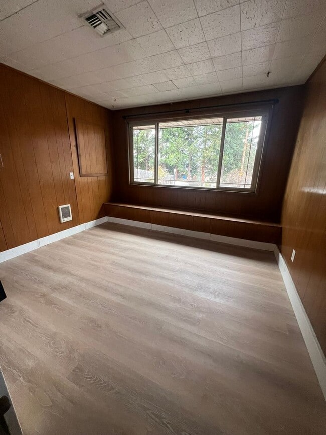 Building Photo - Newly Renovated 4 Bedroom, 2 Bathroom Home - Located in Moyina Heights!