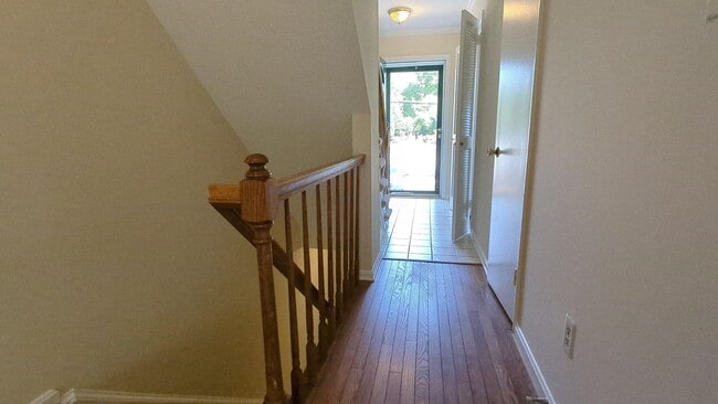 Building Photo - Classic 4 Bed 3.5 Bath Brick Townhome With...