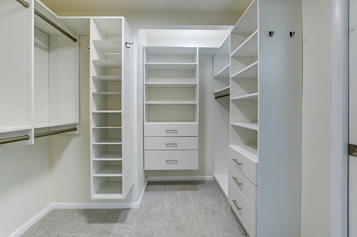 Master Walk In Closet - 1371 E Bates Ave