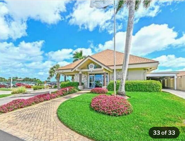 Building Photo - 215 Palm Dr