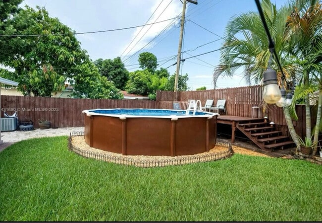 Building Photo - 1621 N 71st Ave