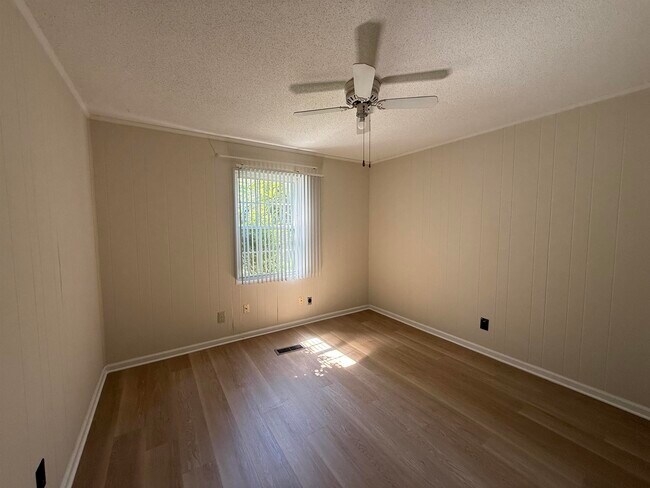 Building Photo - 4067 Fairway Dr