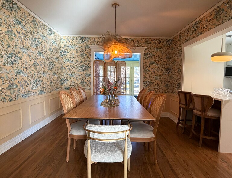 Building Photo - 2023 E 14th Pl