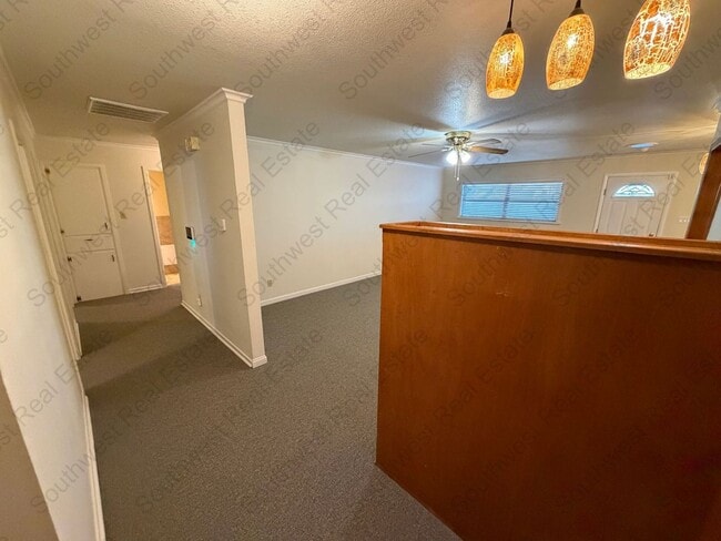 Building Photo - Spacious 4 Bedroom 2 Bathroom Home