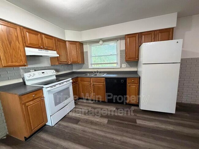 Building Photo - 6801 Knoll Ave