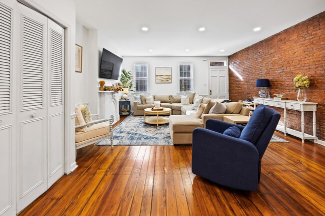 Building Photo - 2207 Lombard St