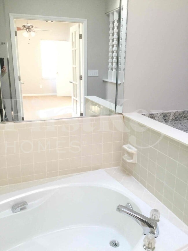 Building Photo - 5800 Old Meadow Rd