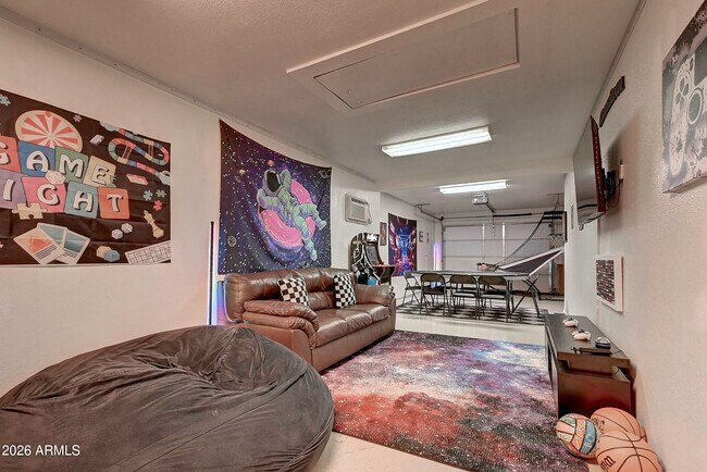 Building Photo - 1027 W 19th St