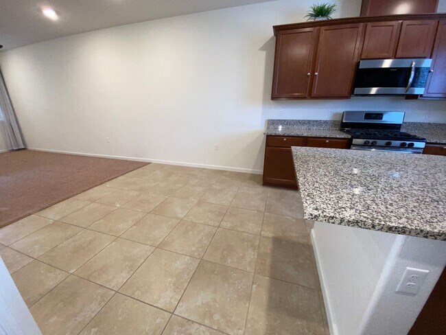 Building Photo - NW Reno Large Townhouse Sterling Ridge at ...