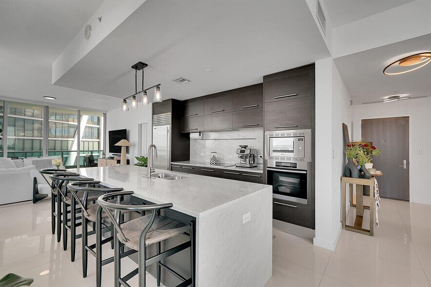 Building Photo - 900 Biscayne Blvd