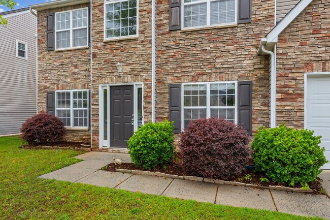Building Photo - 4 bed/2.5 bath with dedicated office space!