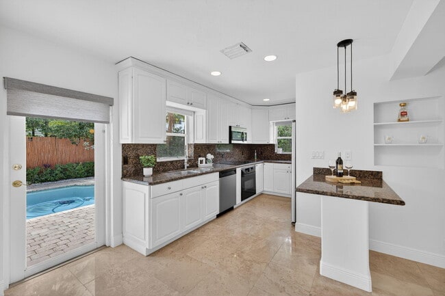 Building Photo - 2808 NE 22nd St