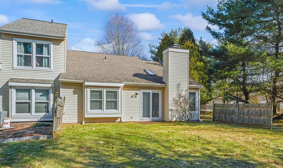 Building Photo - 2 Stoney Creek Dr