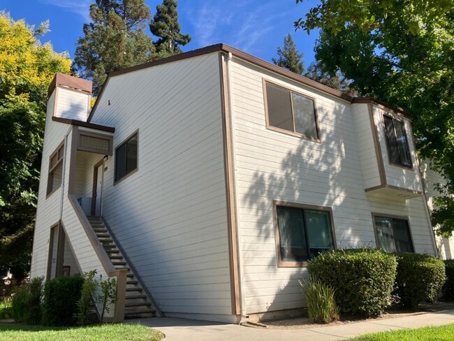 Building Photo - 1391 Meadow Ridge Cir