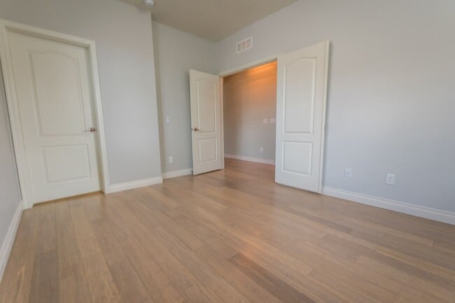 Building Photo - Gorgeous 4 Bedroom 2 Bathroom Home! Centra...