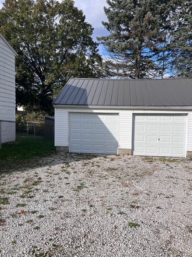 Building Photo - 1615 CANADIAN AVE