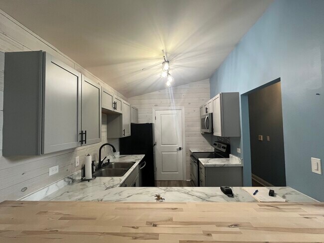 Building Photo - 1371 Cunat Ct