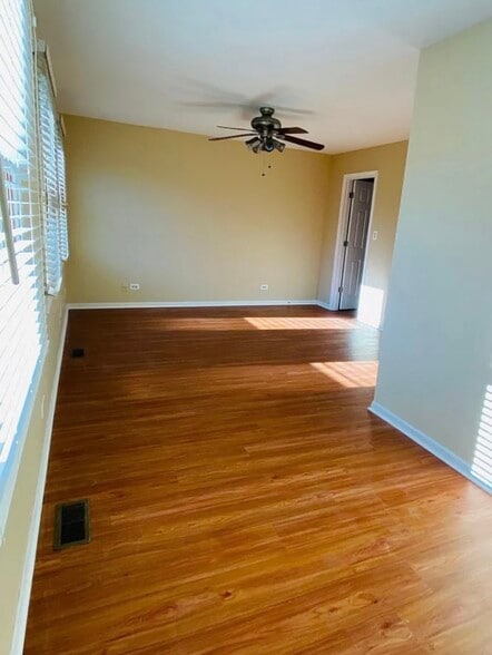 Building Photo - 2630 College Hill Cir