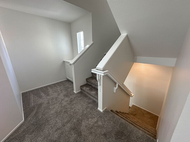 Building Photo - Charming 3-Bedroom Home with Large Loft with a Private Yard & Community Pool in Valencia!